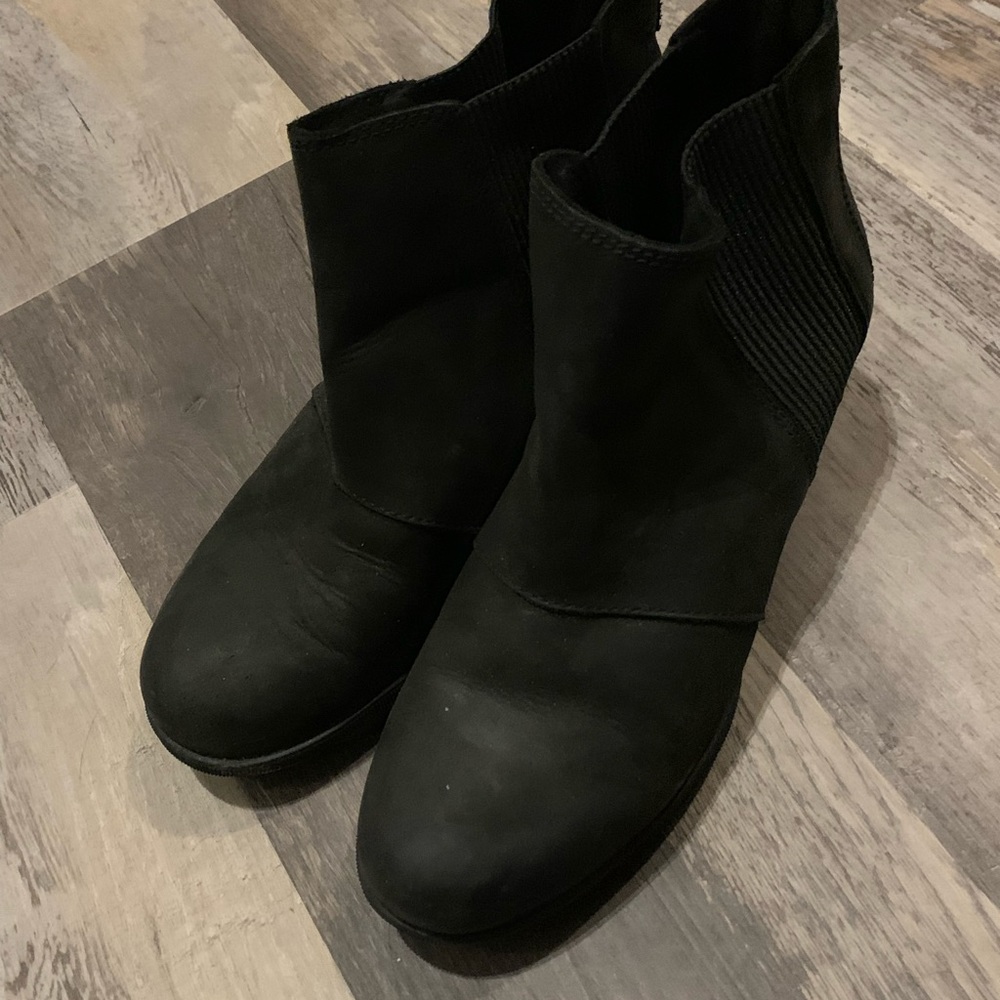 Size 10 black sorel wedge boots